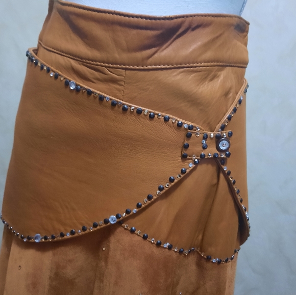 Beautiful leather and suede skirt - Picture 3 of 11